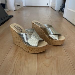 Metallic Slip On Wedge